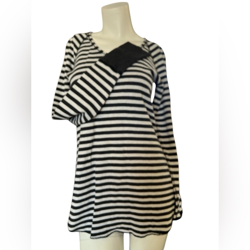 Super cute Lululemon sweatshirt top